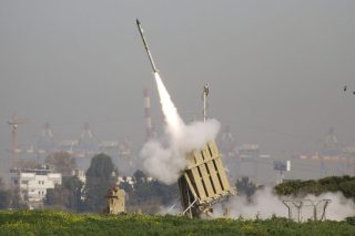 Εκτόξευση αναχαιτιστικής ρουκέτας από το Iron Dome